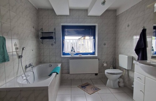 Jesendorf Apartment | Relaxed Family Vacation in Cozy Lakeside Double House with Dog-Friendly Garden