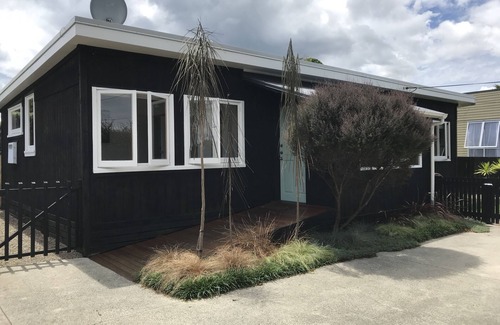 Raglan House | Relaxed home away from home