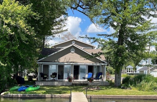 Niobe House | Relaxed Lakefront Living