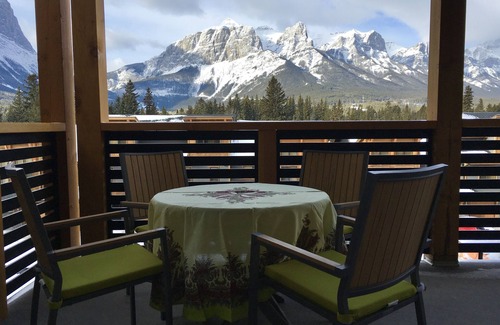 Canmore Condo | Relaxed Luxury with Inspiring Mountain Views