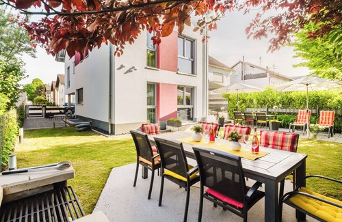 Bensheim Apartment | Relaxed temporary living for 1 person - central with use of garden, parking space