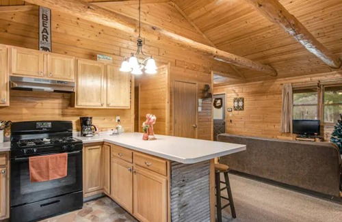 New Lisbon Cabin | Relaxin Cabins 2BR, 1BA #2