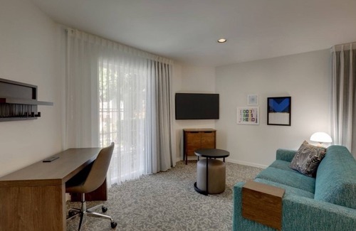 Sunnyvale Hotel | Relaxing 1 BR Suite | 3 Units w/BBQ Facilities, Mini Fridge & Swimming Pool!
