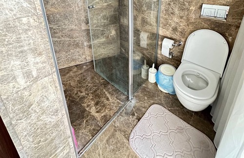 Mahmutbey Apartment | Relaxing 1BR 2BA Apt w/Free Wi-fi, AC & Washer