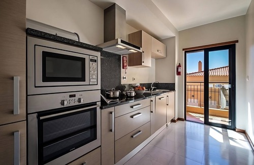 Praia da Luz Hotel | Relaxing 1BR Apartment with Full Kitchen! Outdoor Swimming Pool, Free Parking!