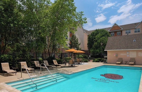 Rosemont Hotel | Relaxing 1BR Suite w/Living Area | Outdoor Pool Access and Free Breakfast