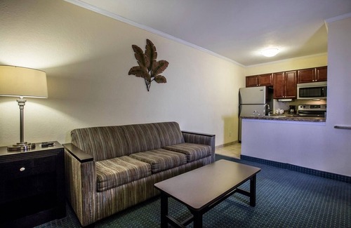 Rocky Point Condo | Relaxing 1BR w/Pool Views & Full Kitchen