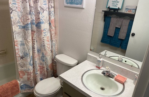 Orangeville House | Relaxing 2 Bdrm Coastal Cottage near Joe's Valley
