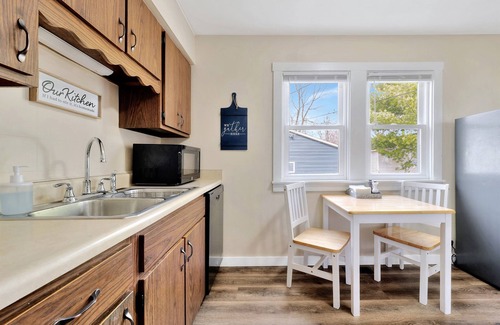 Decatur House | Relaxing - 2 Bdrm - Dog Friendly Home!