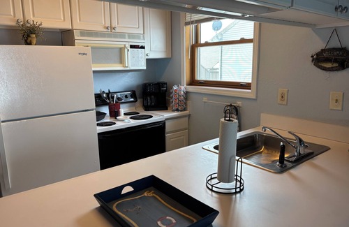 Oak Harbor Condo | Relaxing 2 bedroom Lake Erie Condo with dock in Oak Harbor