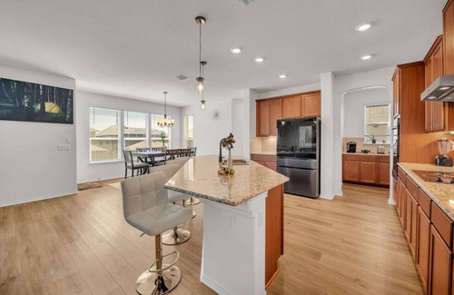 McNeil House | Relaxing 5-Bed Escape Minutes from Austin