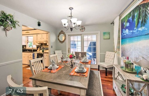 Palmyra House | Relaxing 5-Bedroom Getaway with Saltwater Pool & Game Room Close to Hershey