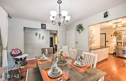 Palmyra House | Relaxing 5-Bedroom Getaway with Saltwater Pool & Game Room Close to Hershey
