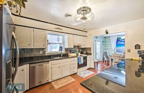 Palmyra House | Relaxing 5-Bedroom Getaway with Saltwater Pool & Game Room Close to Hershey