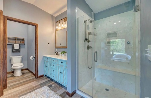 Bloomington House | Relaxing 5 Bedroom - 10 mins from IU stadium