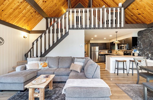 Kachina Village Cabin | Relaxing A-Frame with view of the Pines