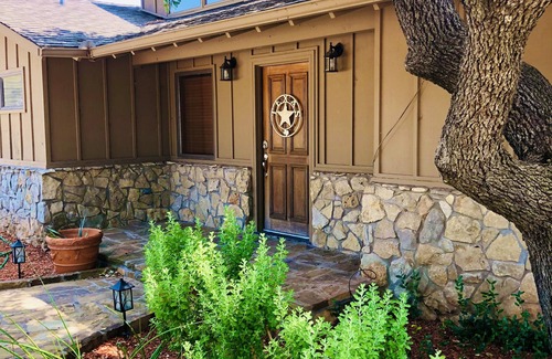 Graford House | Relaxing and Beautiful Lakehouse Getaway with waterfront on Possum Kingdom Lake!
