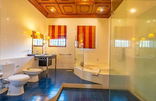 Limuru Hotel | Relaxing and Elegant Getaway in Grand Kenyan Presidential Suite | Free Parking