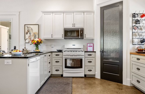 Austin House | Relaxing Austin Stay | Charming House on 5 Quiet Acres