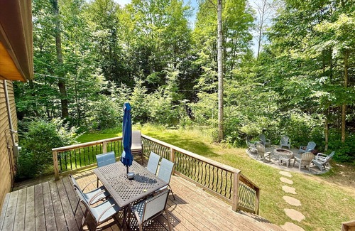 Thompsonville Cabin | Relaxing Betsie River Cabin by Crystal Mtn 5bd+2ba+Loft+Game Rm+Fire Pit+Kayaks!