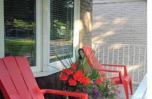 Port Dover House | Relaxing Birdsong Bungalow