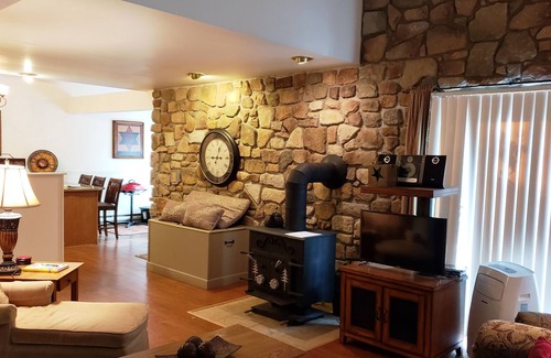 Huntingdon Cabin | Relaxing cabin in the woods, minutes to Raystown Lake!