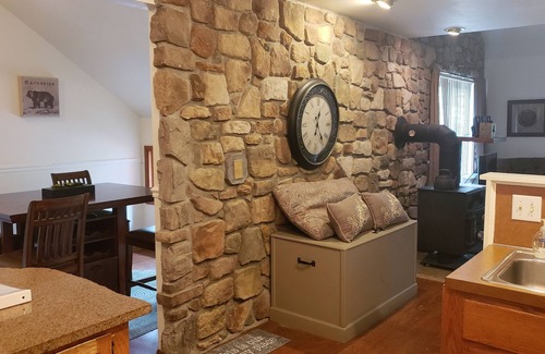 Huntingdon Cabin | Relaxing cabin in the woods, minutes to Raystown Lake!
