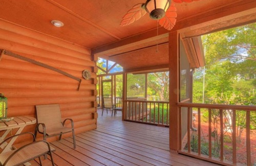 Lake Helen Apartment | Relaxing Cabin Retreat in the Island Room at the Cabin On The Lake!