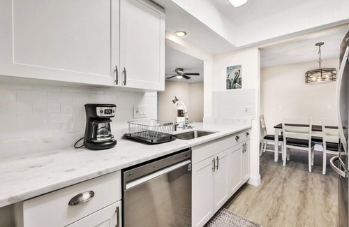 North Port House | Relaxing canal front 2 BR pool home in North Port - Pineapple Way