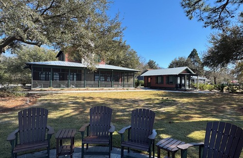 Russellville Cottage | Relaxing Cottage Getaway on the Lake with full water access. Sleeps 12.