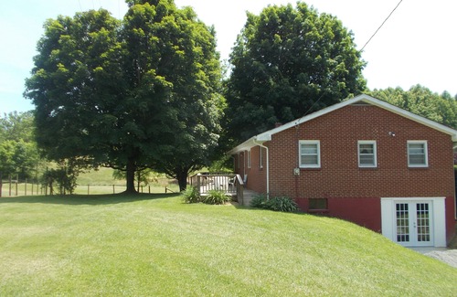 Abingdon House | Relaxing, Cozy, Convenient, 2 mi. from the Creeper Trail/South Holston Lake,