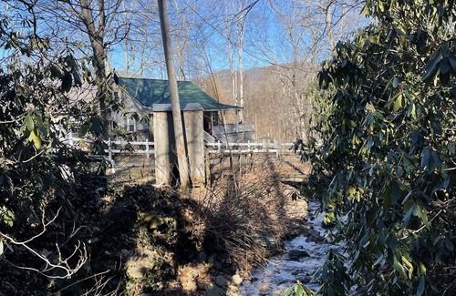Canton House | Relaxing Creek Cabin!