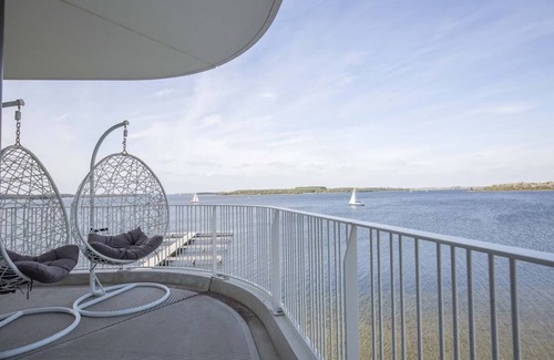 Oranjeplaat Hotel | Relaxing Double Room with Lake View | Ideal for Exploring Historical Middelburg