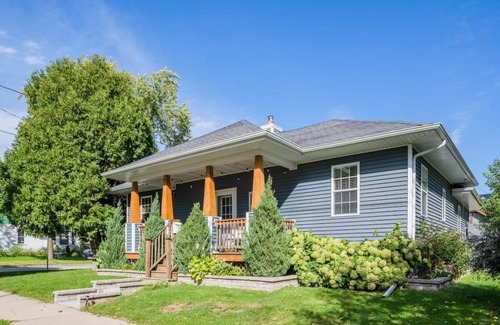 Appleton House | Relaxing Downtown 2BR Abode