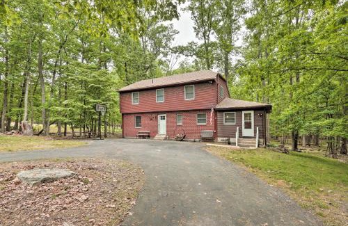 Sybertsville House | Relaxing Eagle Rock Resort Home - 1 Block to Lake!
