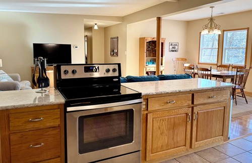 Goreville House | Relaxing escape or fishing getaway! Central location for hiking, wineries, fun