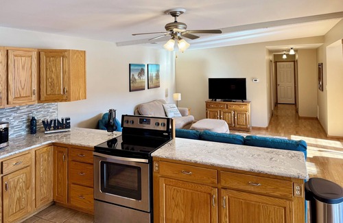 Goreville House | Relaxing escape or fishing getaway! Central location for hiking, wineries, fun