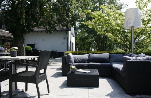 Lekkerkerk House | Relaxing Escape with Free Parking, Outdoor Pool, Sauna & Dining on the Terrace
