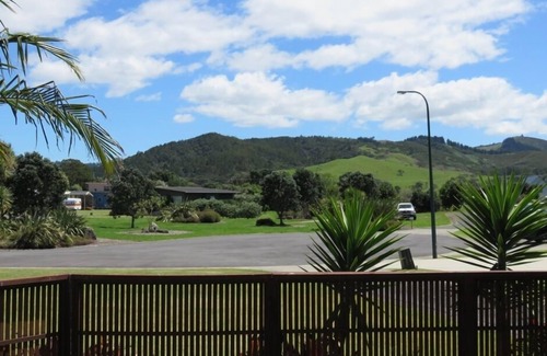 Whangapoua House | Relaxing family friendly holiday house.