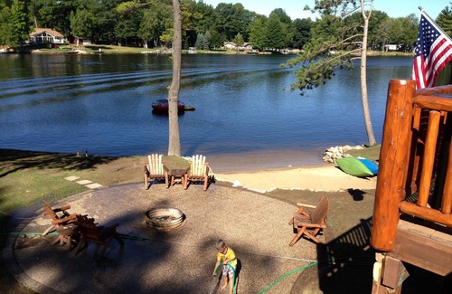 Gladwin House | RELAXING FAMILY RETREAT ON SECORD LAKE