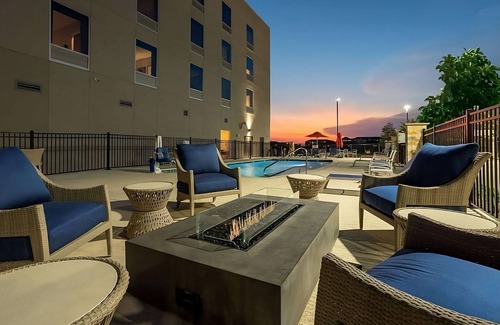 Pflugerville House | Relaxing Family Rooms | 3 Units | Free Parking