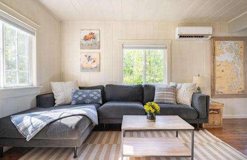 Gig Harbor House | Relaxing Farm Retreat- Fresh Eggs with Every Stay!