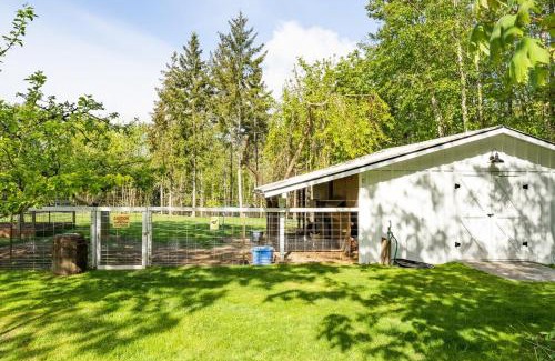 Gig Harbor House | Relaxing Farm Retreat- Fresh Eggs with Every Stay!