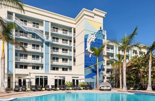 New Town House | Relaxing Garden View Suite w/Cozy Bedding – 12 Minutes to Hemingway House