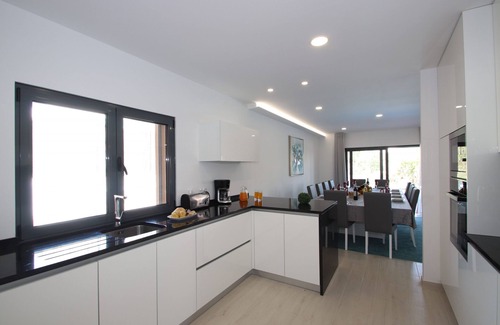 Armacao de Pera Villa | Relaxing getaway w/heatable pool & 2 jacuzzis
