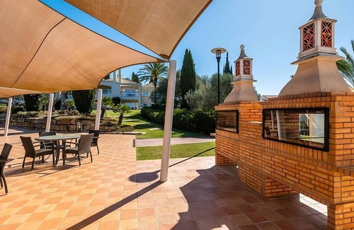 Estombar House | Relaxing Getaway Awaits! Three Large 2BR Apartment with Kitchen, 3 Onsite Pools!