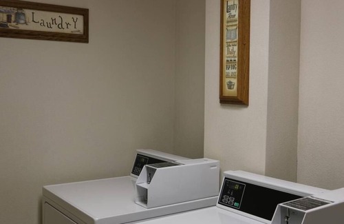 Kelso House | Relaxing Getaway in GuestHouse Kelso Longview! 3 Great Units, Free Parking