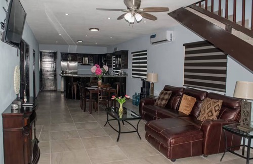 Penasco House | Relaxing Getaway w/Pool, Billiards, Steps to the Beach – Perfect for Families!