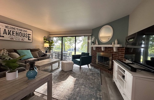 Lake Geneva Condo | Relaxing Getaway/StepsToLake/Pool/Tennis near DT Lake Geneva