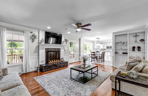 High Point House | Relaxing Getaway w/Salt Pool,HotTub,Fire Pit, Foosball. Private Luxury/HPU